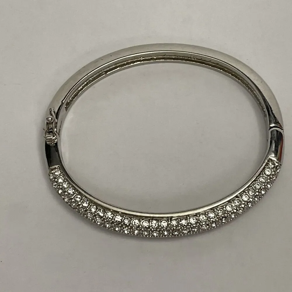 Unbranded silver tone